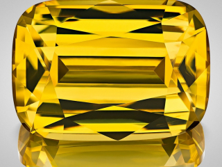 Professional gem photography of a yellow zircon by Arjuna Irsutti