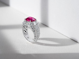 Ring pink spinel - Jewelry photography by Arjuna Irsutti Bangkok Professional photography of a ring with pink spinel by Arjuna Irsutti