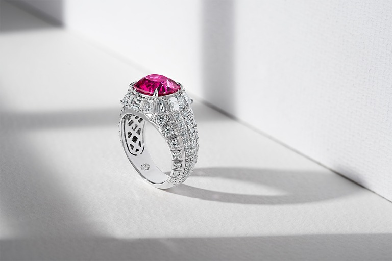 Professional photography of a ring with pink spinel by Arjuna Irsutti