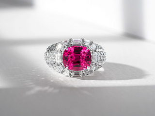 Ring pink spinel - Jewelry photography by Arjuna Irsutti Bangkok Professional photography of a ring with pink spinel by Arjuna Irsutti