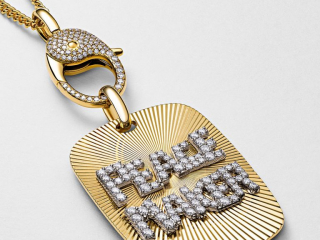 Gold pendant- Jewelry photography by Arjuna Irsutti Bangkok Professional photography of a gold pendant with diamonds by Arjuna Irsutti