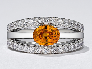 Ring orange sapphire - Jewelry photography by Arjuna Irsutti Bangkok Professional jewelry photography of a ring with orange sapphire by Arjuna Irsutti